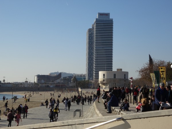 バルセロナは 冬でもビーチ ハネムーンs