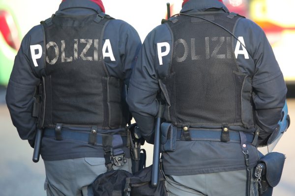 イタリア警察ポポリツィオットPoliziotto