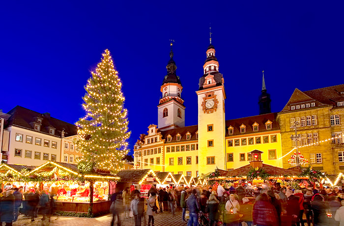 12月はドイツのクリスマスマーケット
